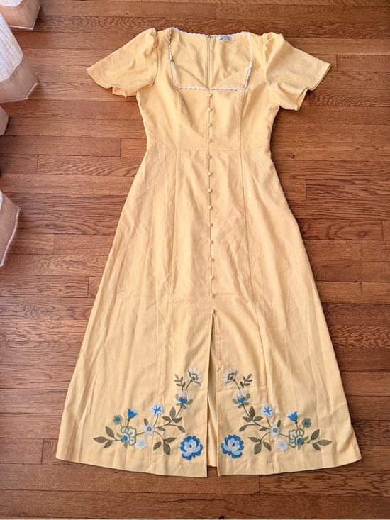 Zoe And Claire Dresses & Skirts - Yellow Button-Front Floral Hem Dress